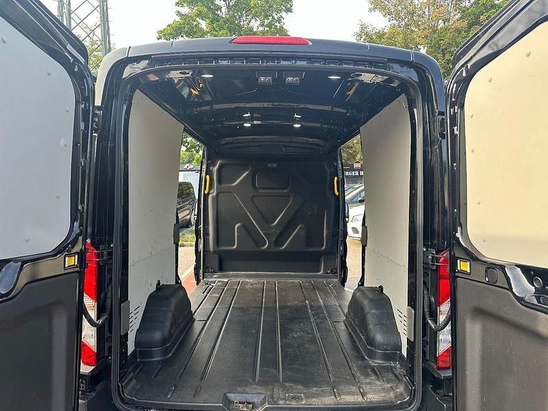 Gebraucht Ford Transit Trend 105 PS (77 kW) 2022 Schwarz Limousine