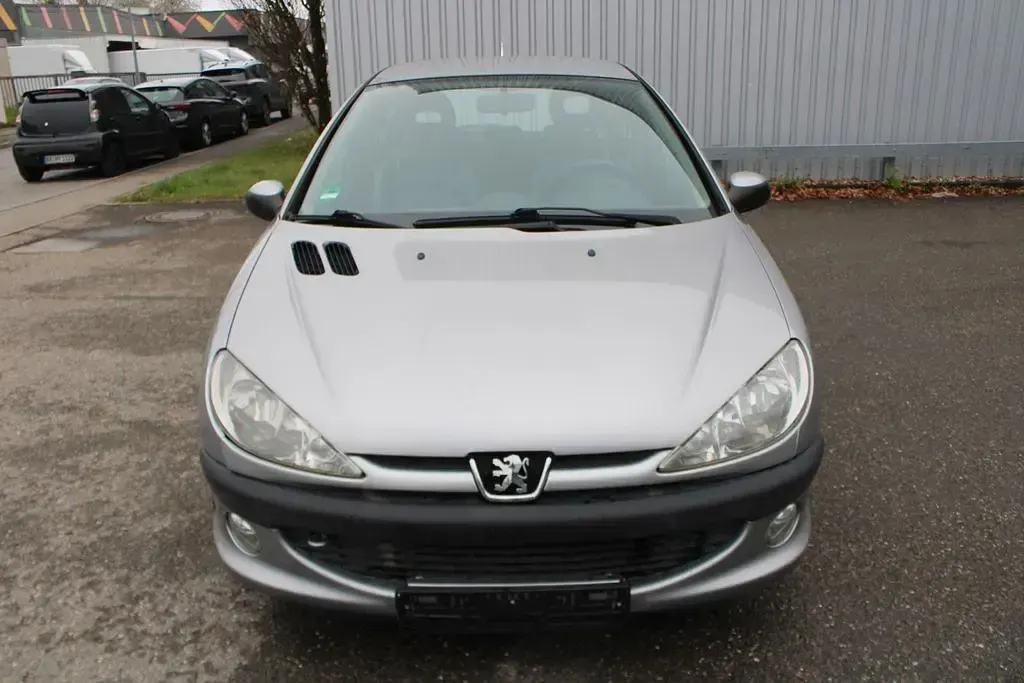 Gebraucht Peugeot 206 Tendance 109 PS (80 kW) 2003 Silber
