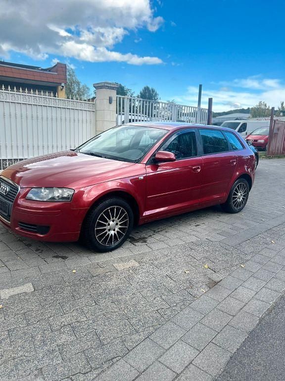 Gebraucht Audi A3 Attraction 140 PS (102 kW) 2007 Rot Limousine