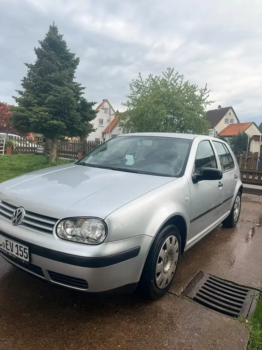 Gebraucht VW Golf IV 2001 Silber Kleinwagen