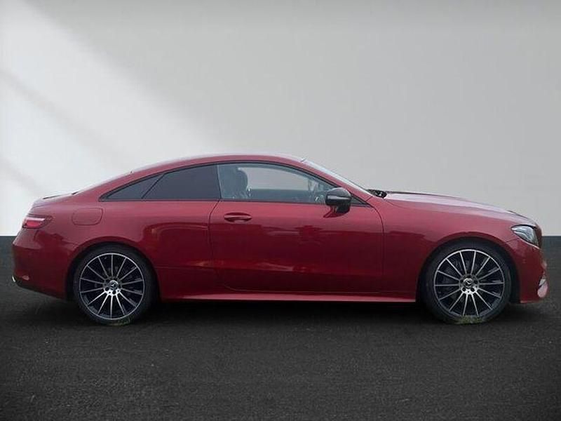 Gebraucht Mercedes E200 AMG line 184 PS (135 kW) 2017 Hyacinthrot  metalliclack Coupé
