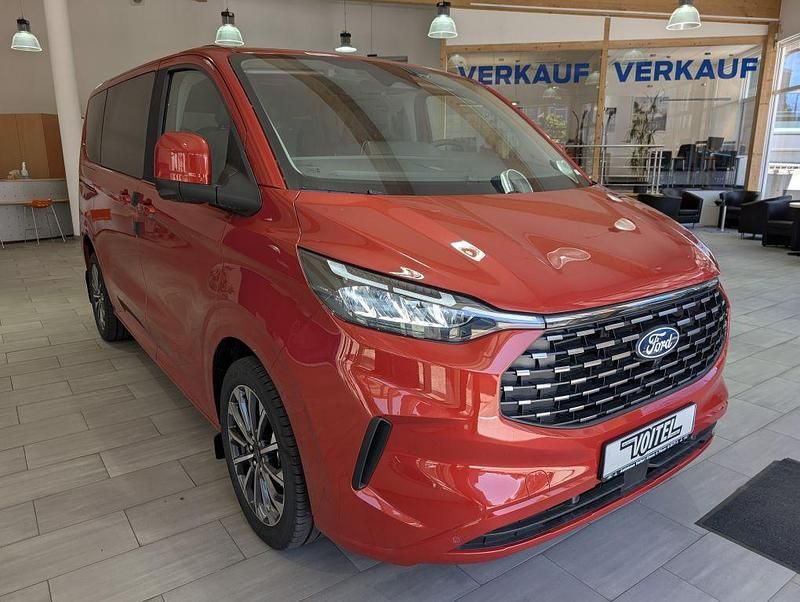Neu Ford Tourneo Titanium 150 PS (110 kW) 2025 Rot Van / Kleinbus