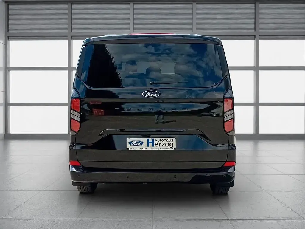 Gebraucht Ford Tourneo Titanium 136 PS (100 kW) 2025 Schwarz Van / Kleinbus