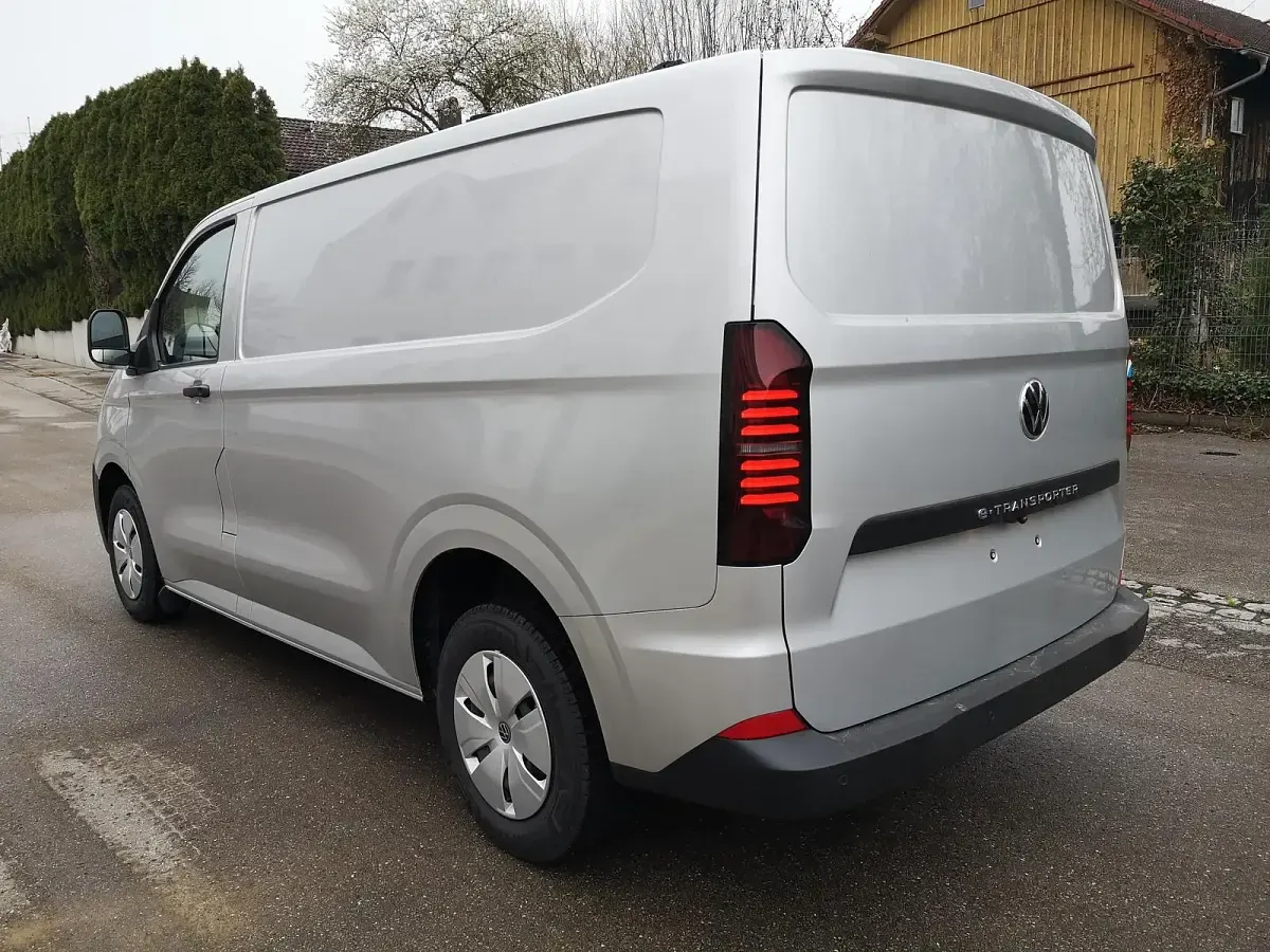 Neu VW T7 100 kW (136 PS) 2026 Light grey metallic Van