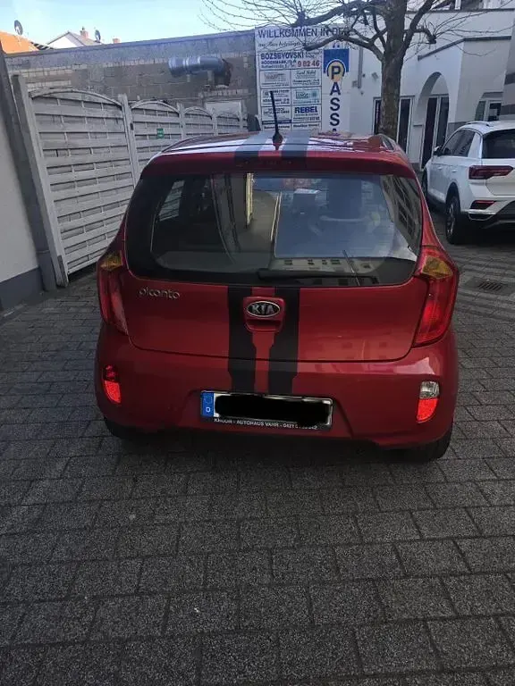 Używany Kia Picanto Edition 7 69 KM (50 kW) 2011 Czerwony Hatchback