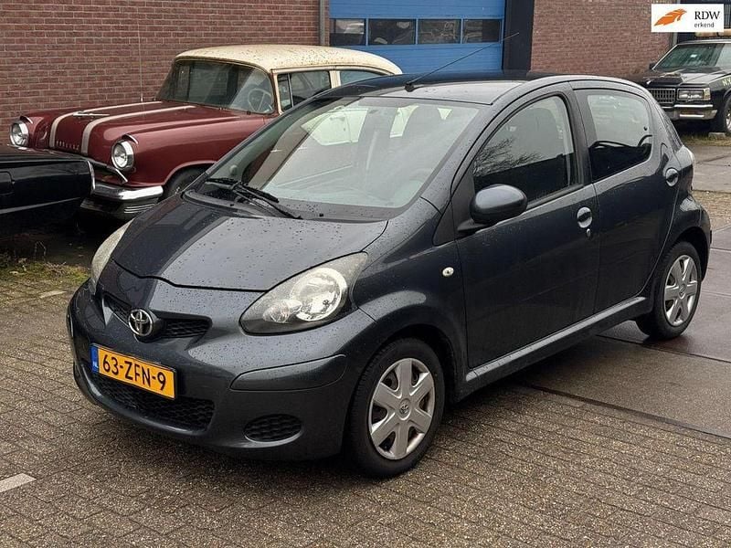 Gebraucht Toyota Aygo Comfort 68 PS (50 kW) 2010 Grau Kleinwagen