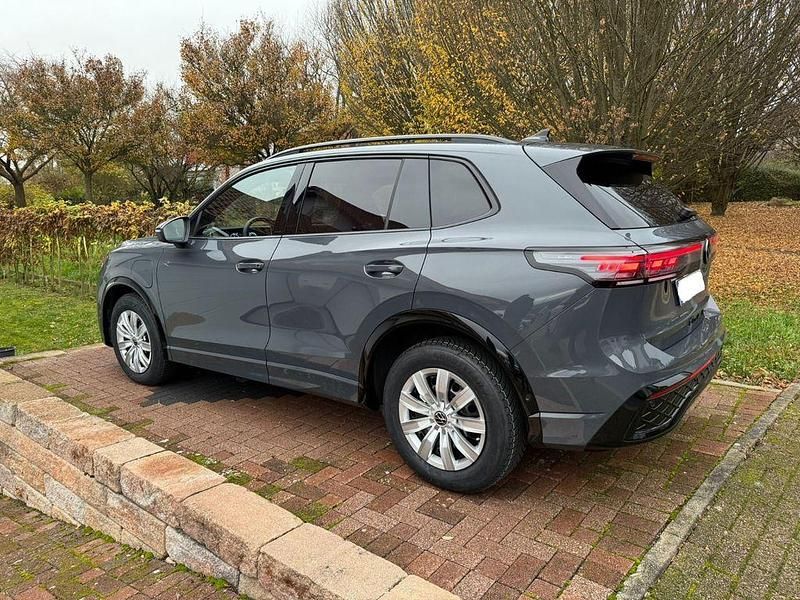 Gebraucht VW Tiguan Pro 204 PS (150 kW) 2025 Grau SUV