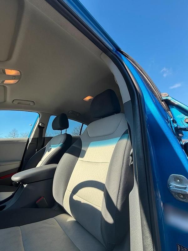 Gebraucht Hyundai Ioniq 141 PS (103 kW) 2018 Blau Kleinwagen