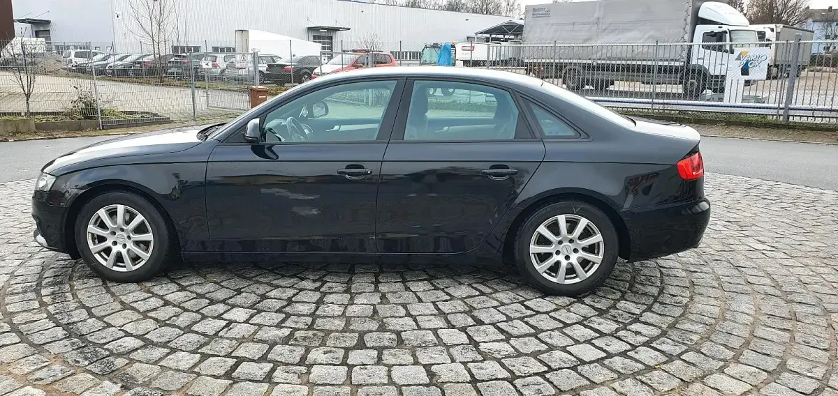 Używany Audi A4 143 KM (105 kW) 2009 Czarny Sedan/Limuzyna