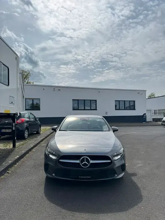 Gebraucht Mercedes A180 Progressive 116 PS (85 kW) 2020 Grau Limousine