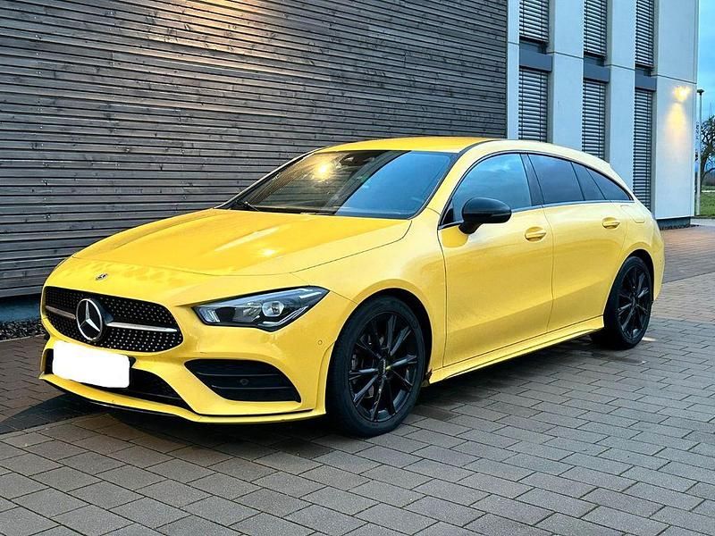Gelb Gebraucht 2022 Mercedes CLA200 Shooting Brake AMG Kombi | 16.900 € (Guter Preis) - Bild 1/4