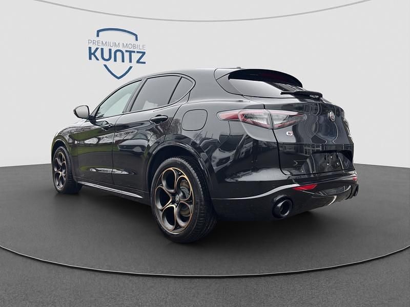 Neu Alfa Romeo Stelvio 209 PS (153 kW) 2025 Colore esterno nero vulcano, SUV