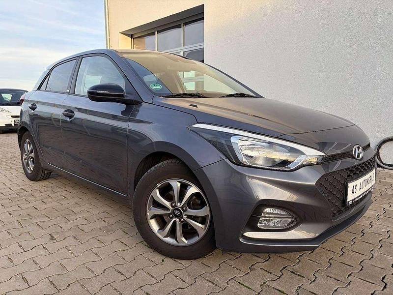 Grau Gebraucht 2019 Hyundai i20 Kleinwagen | 9.490 € (Superpreis) - Bild 1/4