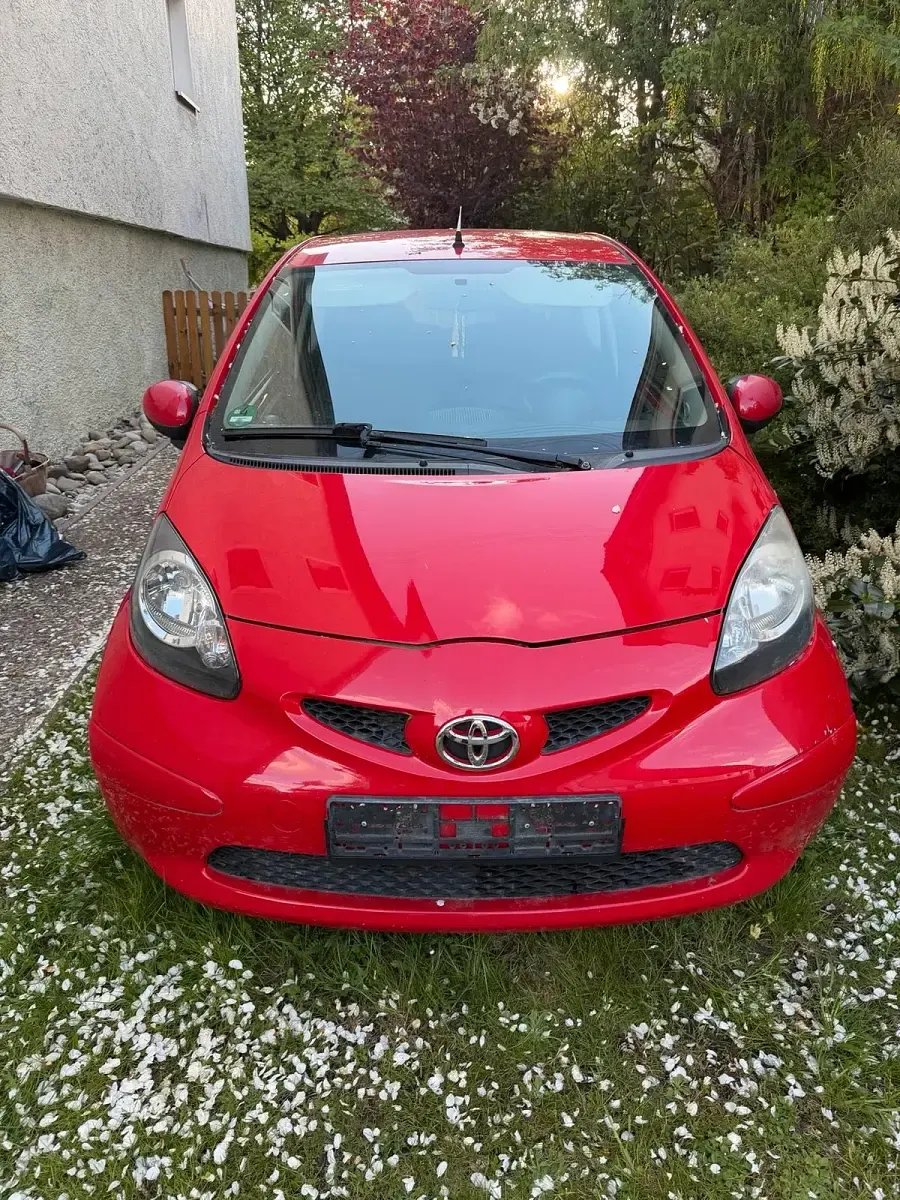 Gebraucht Toyota Aygo 68 PS (50 kW) 2007 Rot Kleinwagen