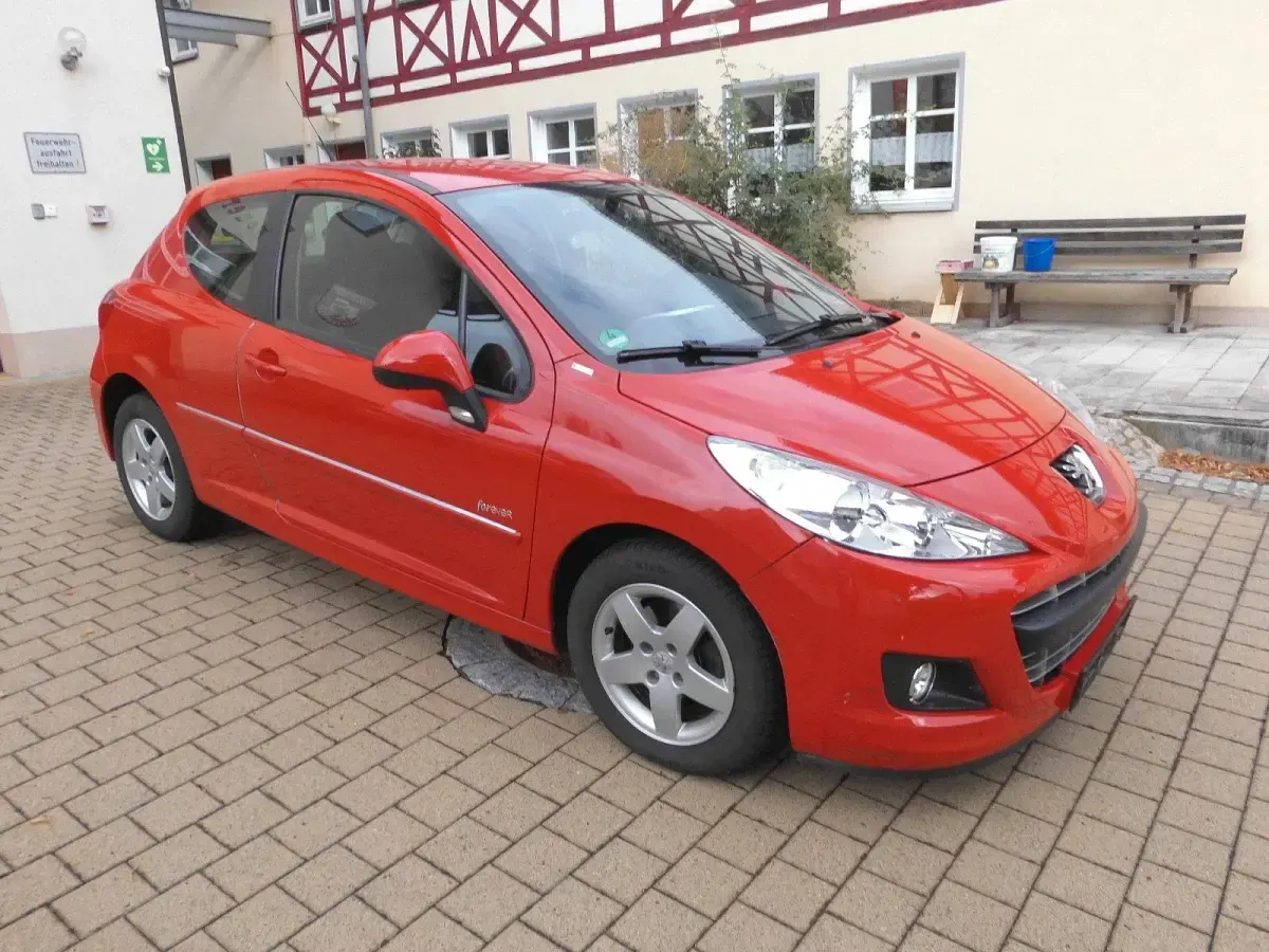 Gebraucht Peugeot 207 Forever 95 PS (69 kW) 2012 Rot Kleinwagen
