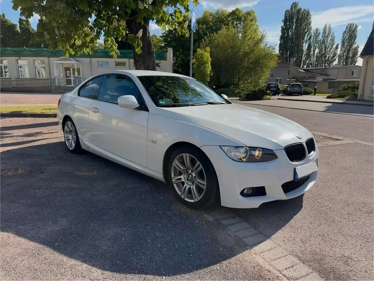 Gebraucht BMW 320 M Sport 177 PS (130 kW) 2010 Weiß Coupé