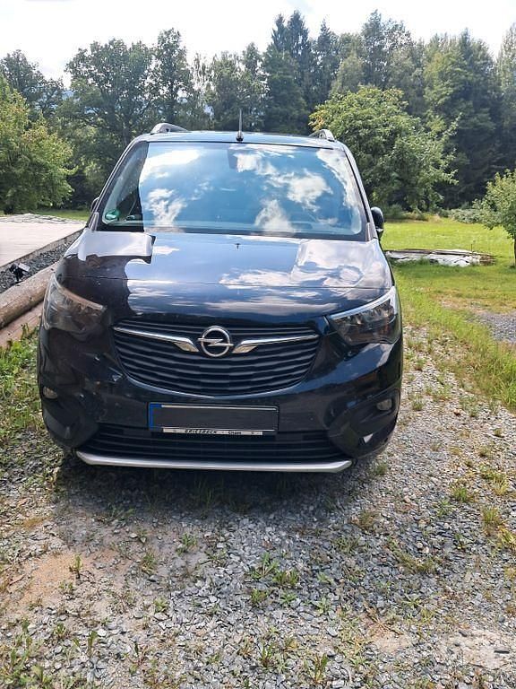 Schwarz Gebraucht 2018 Opel Combo Life Edition Van / Kleinbus | 15.800 € (Fairer Preis) - Bild 1/4