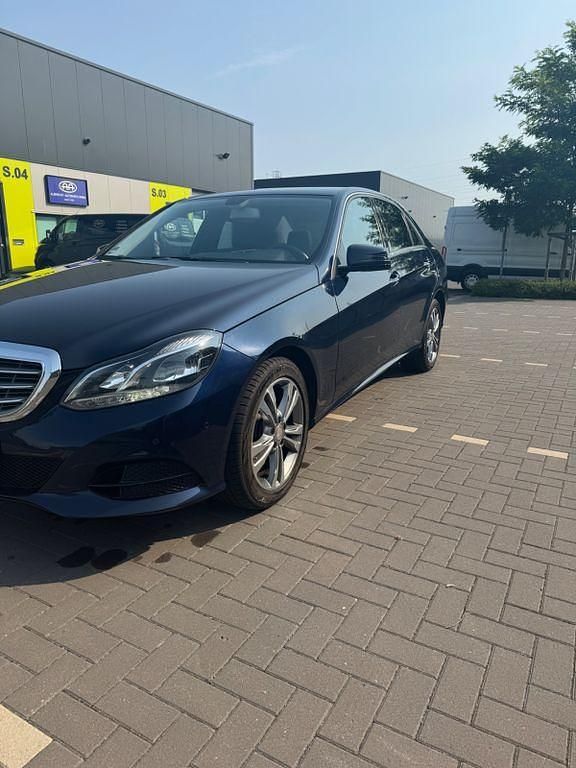 Gebraucht Mercedes E200 136 PS (100 kW) 2015 Blau Limousine