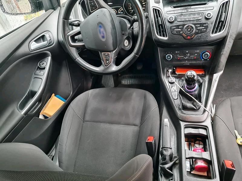 Gebraucht Ford Focus 100 PS (73 kW) 2017 Grau Limousine