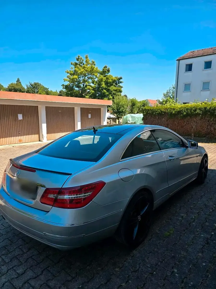 Gebraucht Mercedes E250 204 PS (150 kW) 2010 Silber Coupé