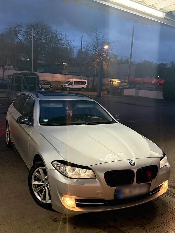 Gebraucht BMW 530 204 PS (150 kW) 2011 Grau Kombi