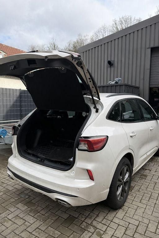 Gebraucht Ford Kuga ST-Line 120 PS (88 kW) 2023 Weiß SUV