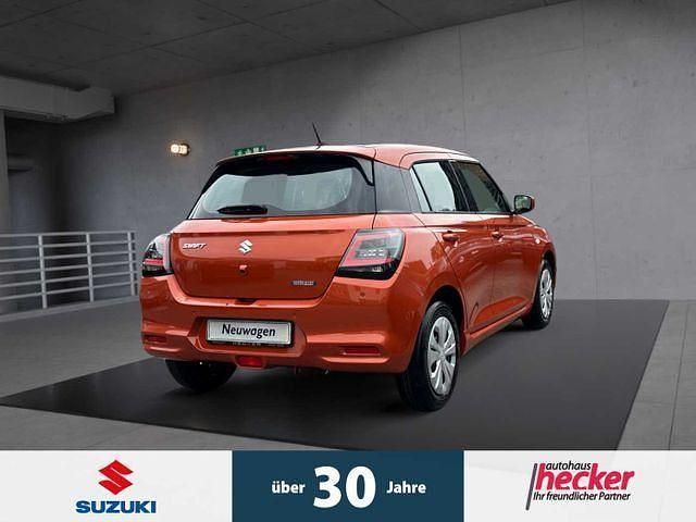 Neu Suzuki Swift Club 83 PS (61 kW) 2025 Orange Kleinwagen
