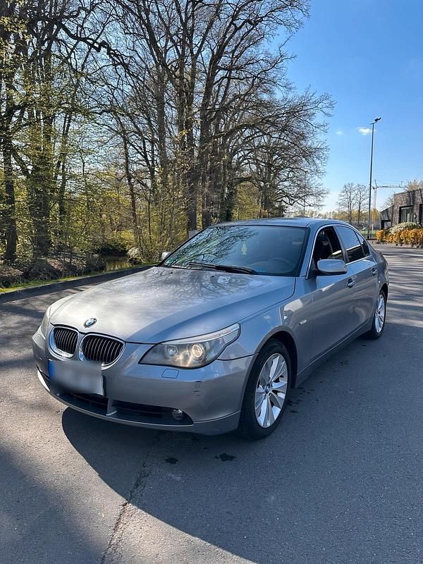 Grau Gebraucht 2006 BMW 530 Limousine | 4.799 € (Guter Preis) - Bild 1/4