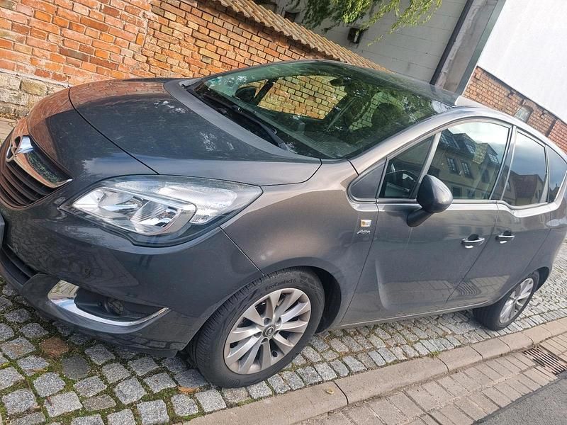 Grau Gebraucht 2017 Opel Meriva Van / Kleinbus | 8.500 € (Fairer Preis) - Bild 1/4