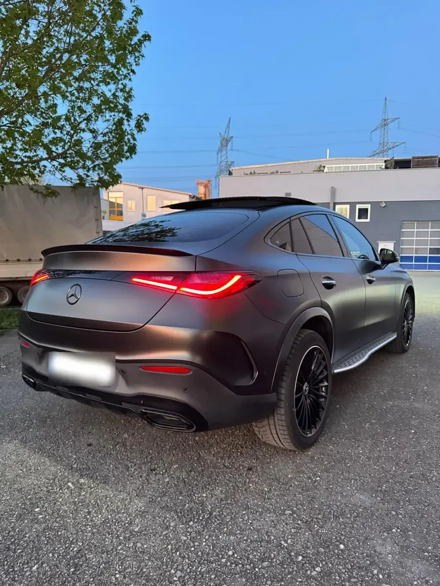 Gebraucht Mercedes GLC300 333 PS (244 kW) 2025 Schwarz SUV