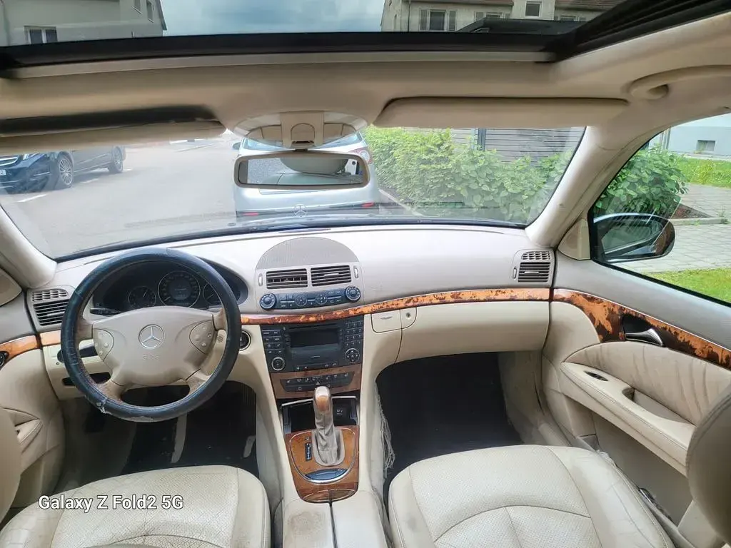 Używany Mercedes E280 Elegance 190 KM (139 kW) 2006 Czarny Sedan/Limuzyna