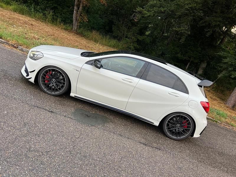 Weiß Gebraucht 2016 Mercedes A45 AMG Limousine | 24.490 € (Guter Preis) - Bild 1/4