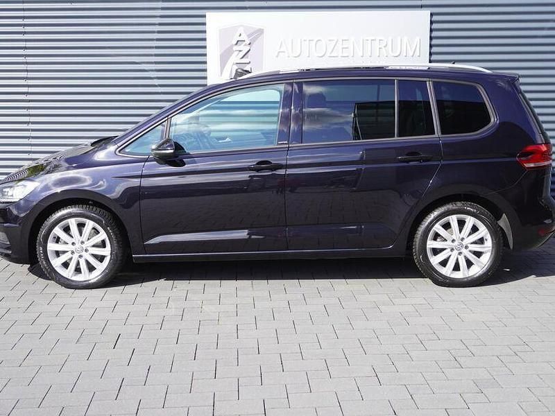 Gebraucht VW Touran 150 PS (110 kW) 2020 Deep black perleffekt metallic Van / Kleinbus