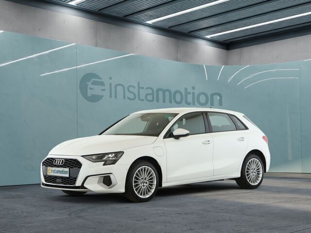 Weiß Gebraucht 2022 Audi A3 Sportback e-tron Advanced Plus Limousine | 23.169 € (Guter Preis) - Bild 1/2