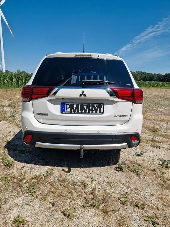 Gebraucht Mitsubishi Outlander Edition 150 PS (110 kW) 2017 Weiß SUV