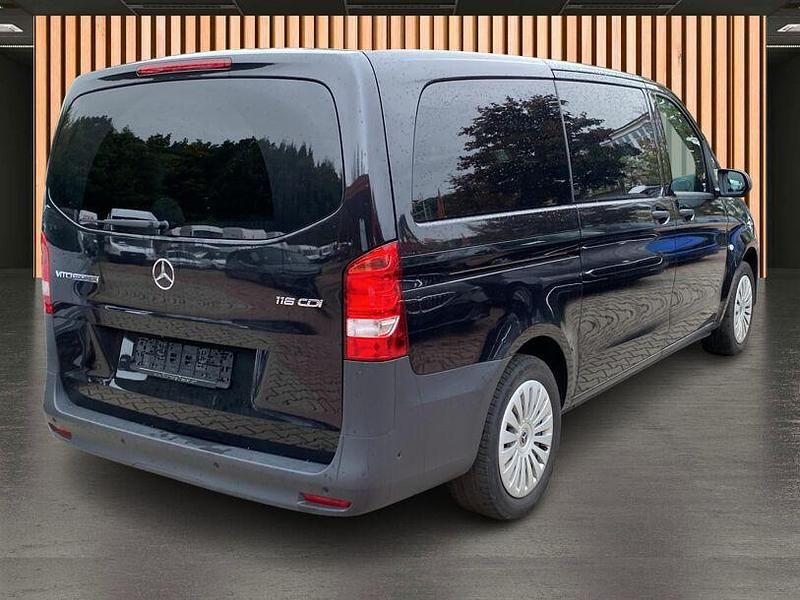Gebraucht Mercedes Vito 163 PS (119 kW) 2024 Schwarz schwarz (metallic) Van