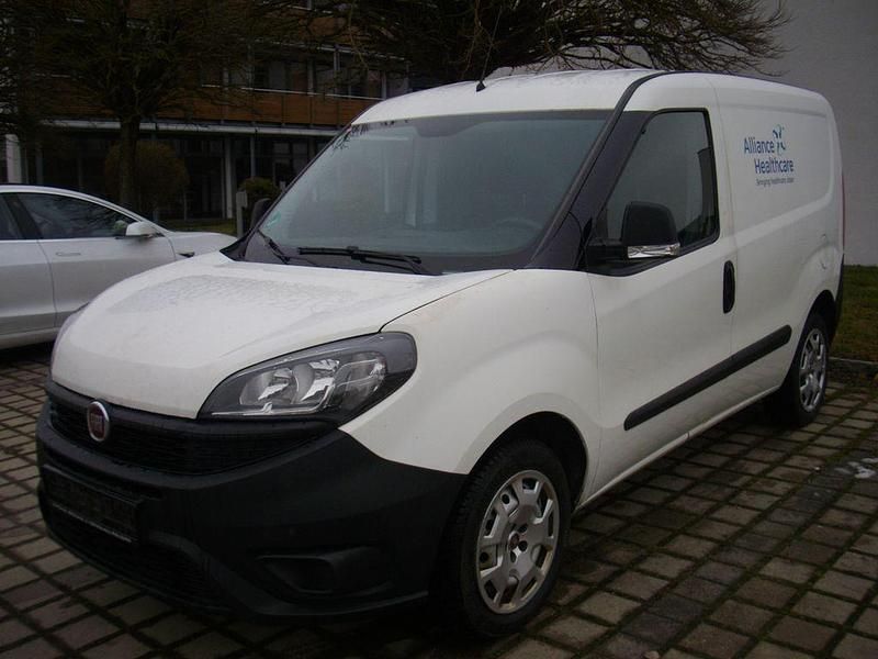 Gebraucht Fiat Doblò 95 PS (69 kW) 2019 Weiß Van / Kleinbus