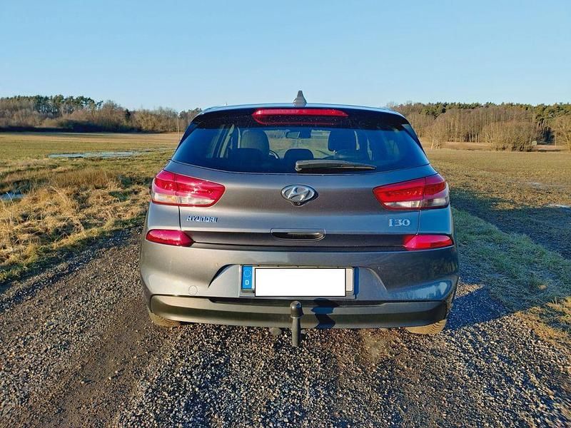Gebraucht Hyundai i30 Premium 140 PS (102 kW) 2018 Grau Limousine
