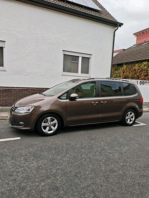 Braun Gebraucht 2025 VW Sharan Van / Kleinbus | 9.000 € - Bild 1/4