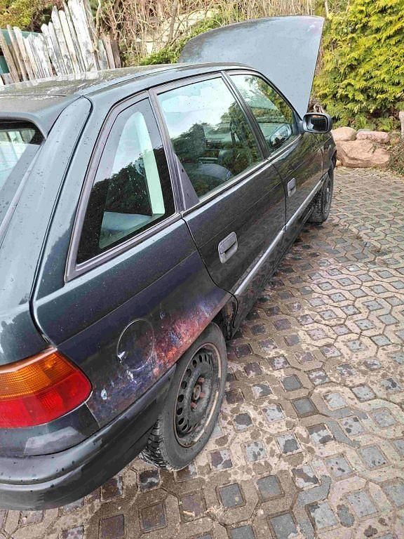 Gebraucht Opel Astra 75 PS (55 kW) 1997 Schwarz Limousine