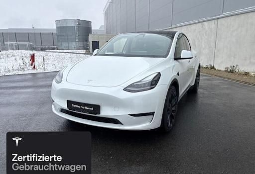 Weiß Gebraucht 2022 Tesla Model Y Performance SUV | 41.700 € (Teuer) - Bild 1/4