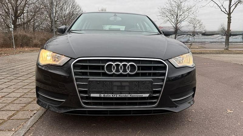 Gebraucht Audi A3 Attraction 105 PS (77 kW) 2015 Schwarz Limousine