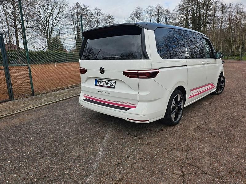 Second-hand VW Multivan Edition 150 CP (110 kW) 2025 Alb Monovolum