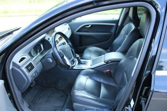 Gebraucht Volvo V70 Summum 215 PS (158 kW) 2013 Schwarz metallic Kombi