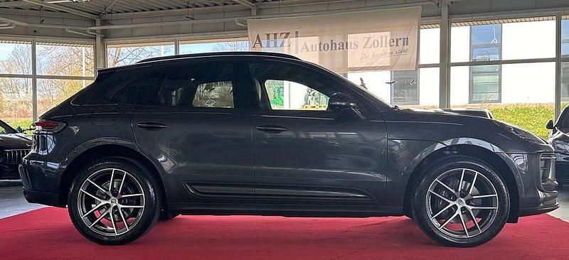 Gebraucht Porsche Macan 265 PS (194 kW) 2023 Vulkangraumetallic SUV