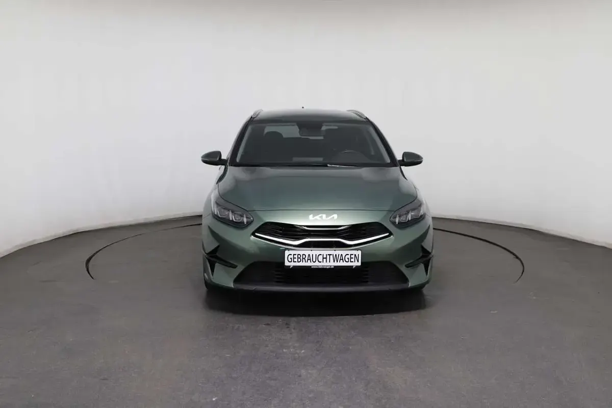 Gebraucht Kia Ceed Gold 160 PS (117 kW) 2024 Experience green Kleinwagen