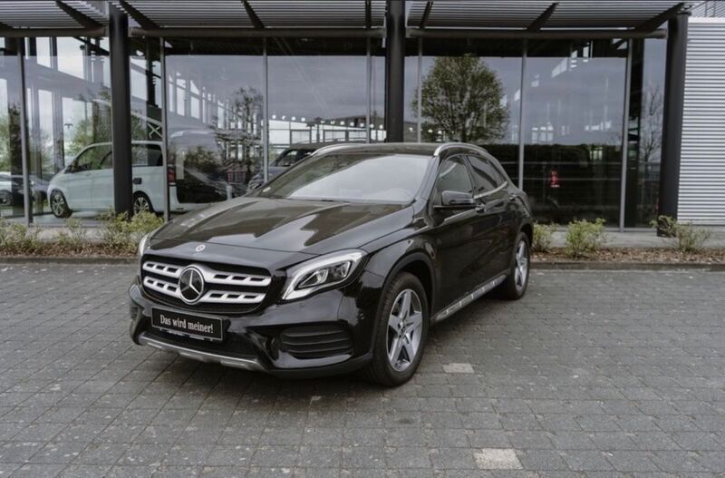 Schwarz Gebraucht 2018 Mercedes GLA250 AMG line SUV | 23.800 € (Fairer Preis) - Bild 1/4