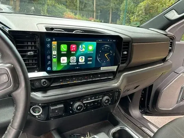 Gebraucht Chevrolet Silverado 426 PS (313 kW) 2024 Schwarz SUV