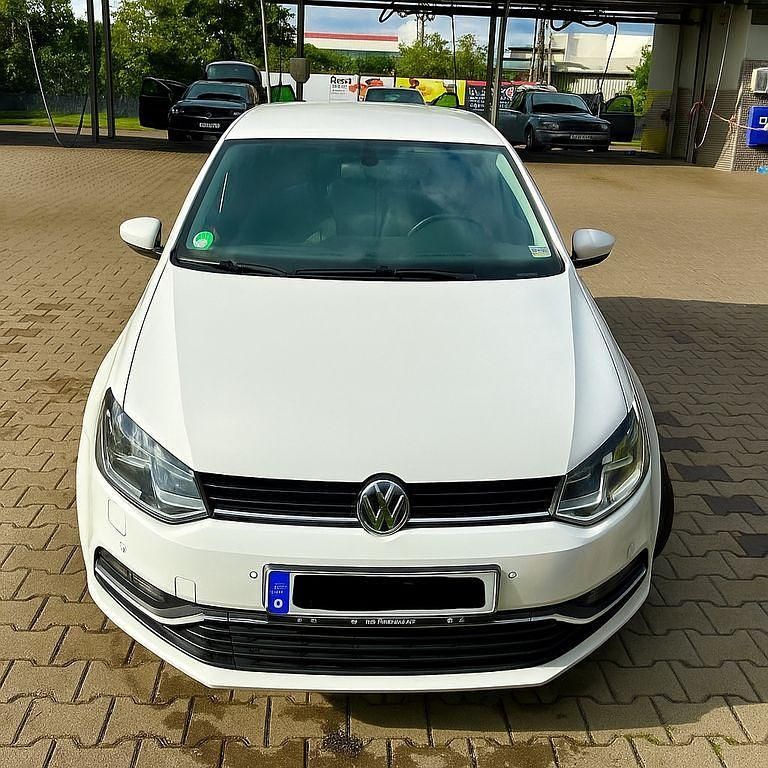 Weiß Gebraucht 2016 VW Polo Allstar Kleinwagen | 7.950 € (Fairer Preis) - Bild 1/4