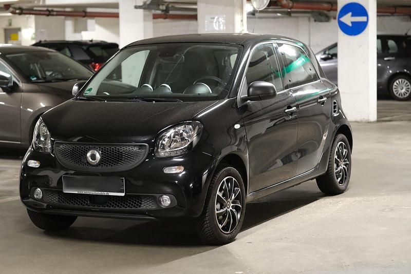 Schwarz Gebraucht 2018 Smart ForFour Kleinwagen | 8.850 € - Bild 1/4